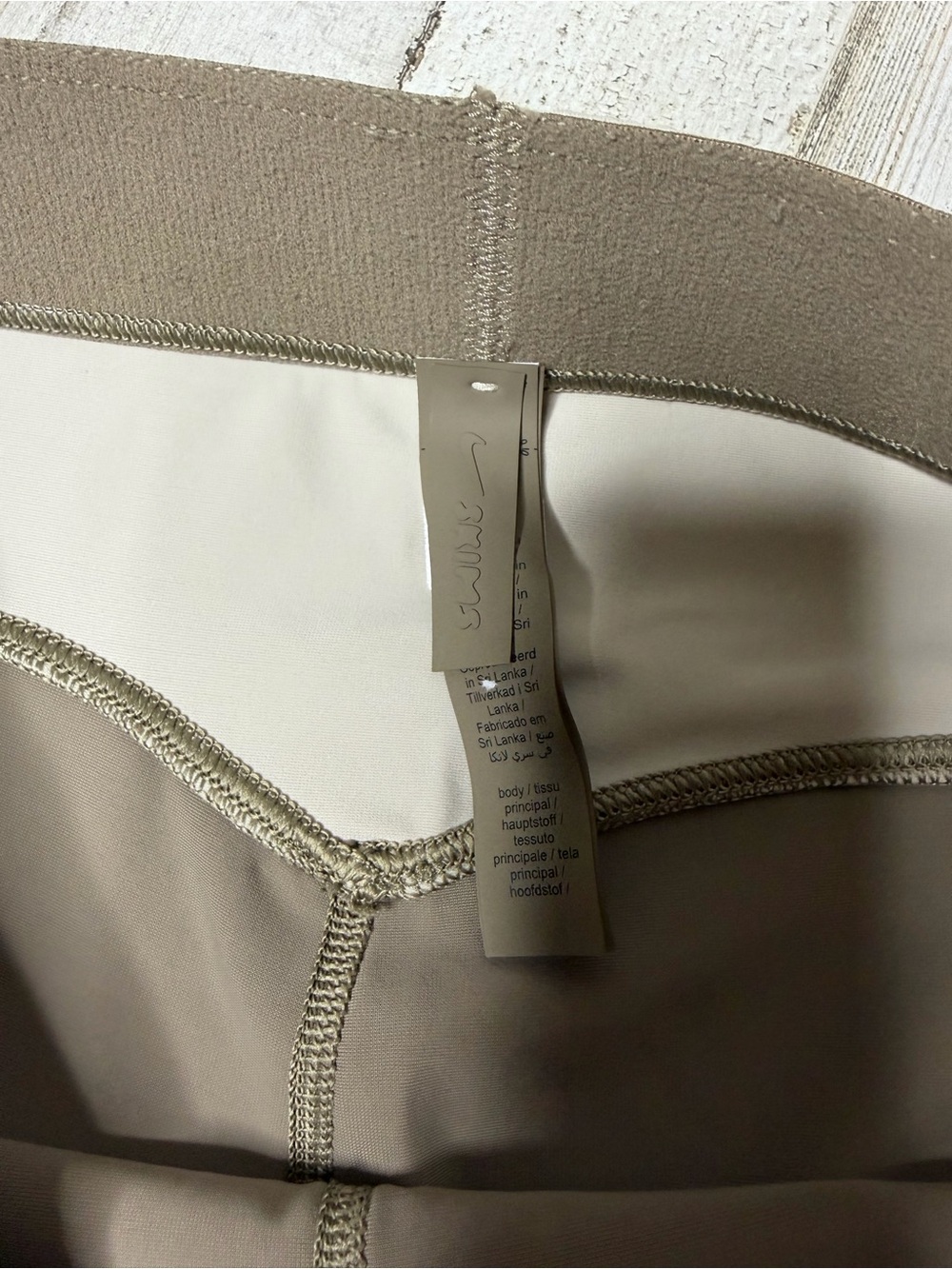 Nike x Skims Biker Shorts - Picture 4 of 7